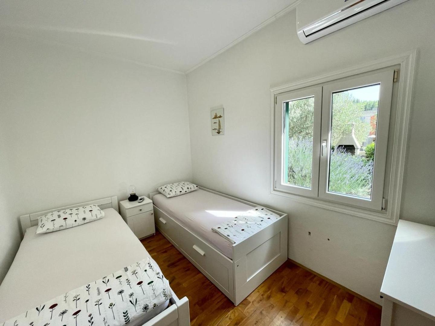 Vacation House Lavanda New! Heated Pool Zadvarje Exteriör bild