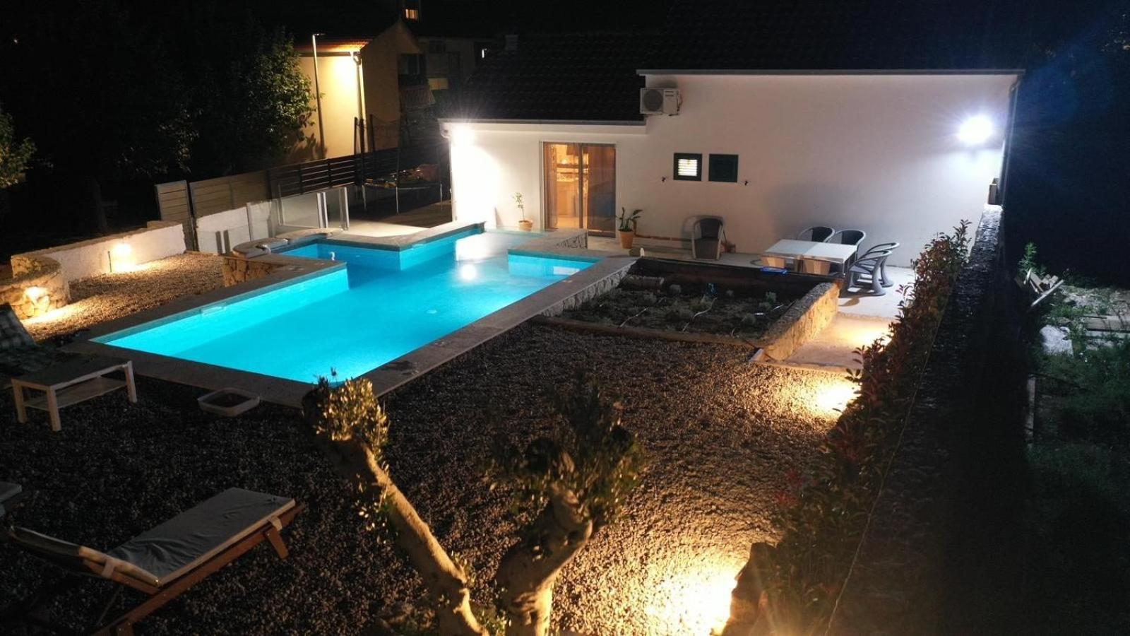 Vacation House Lavanda New! Heated Pool Zadvarje Exteriör bild